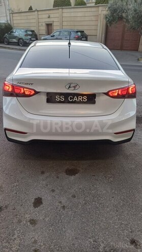 Hyundai Accent-14