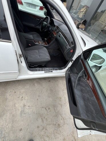 Mercedes E 270 2001, 440,000 km - 2.7 л - İmişli