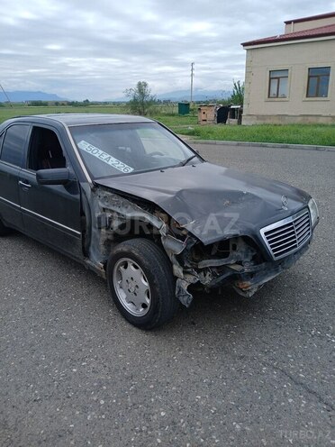 Mercedes C 200 1995, 460,000 km - 2.0 л - Qazax