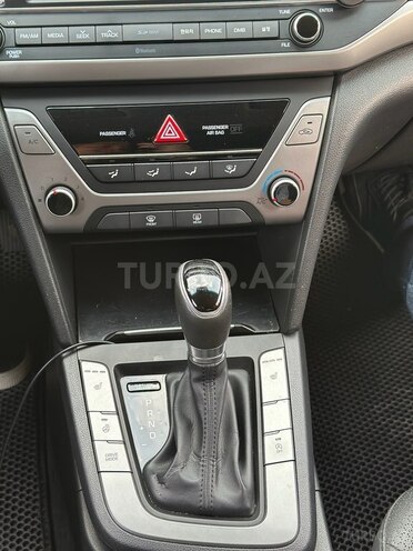 Hyundai Avante 2016, 242,100 km - 1.6 л - Bakı