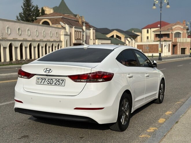 Hyundai Avante 2016, 242,100 km - 1.6 л - Bakı