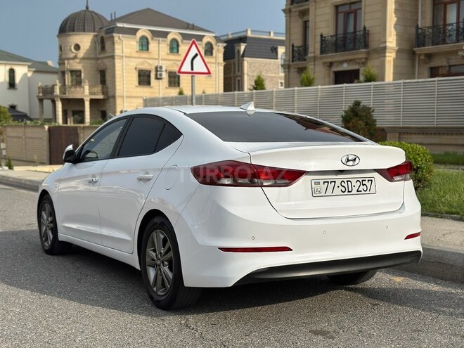Hyundai Avante 2016, 242,100 km - 1.6 л - Bakı