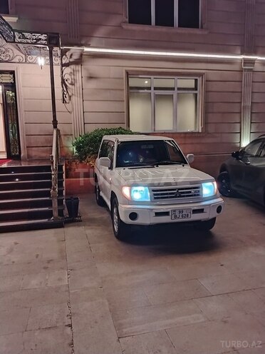 Mitsubishi Pajero io 2000, 279,000 km - 1.8 л - Bakı