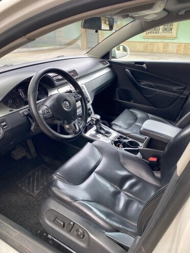 Volkswagen Passat 2010, 215,000 km - 2.0 l - Bakı