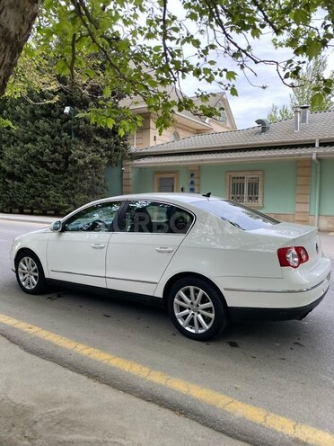 Volkswagen Passat 2010, 215,000 km - 2.0 l - Bakı