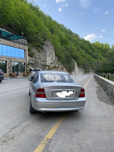 Opel Vectra 1996, 228,000 km - 1.8 l - Quba