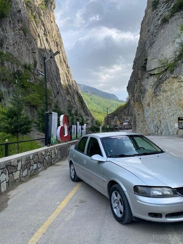 Opel Vectra 1996, 228,000 km - 1.8 l - Quba