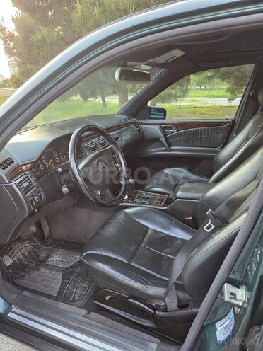 Mercedes E 230 1997, 369,727 km - 2.3 l - Bakı