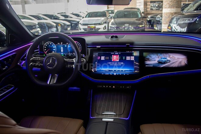Mercedes E 300 e-11
