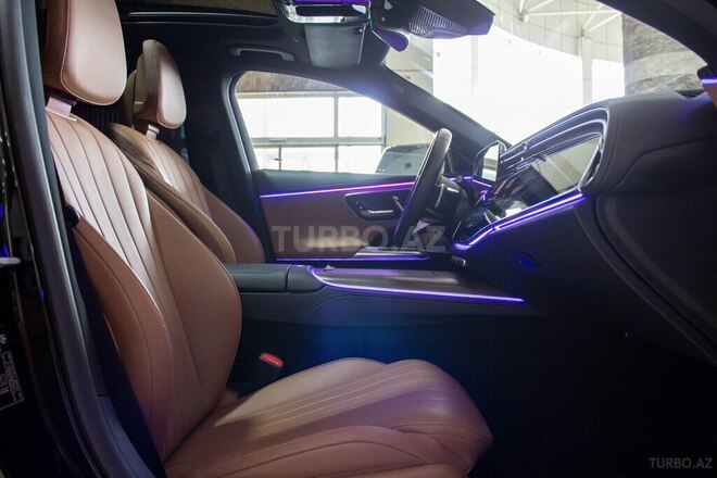 Mercedes E 300 e-16