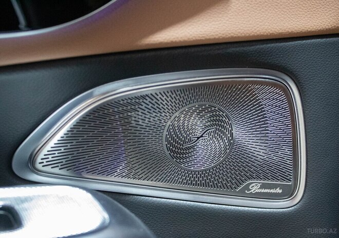Mercedes E 300 e-23