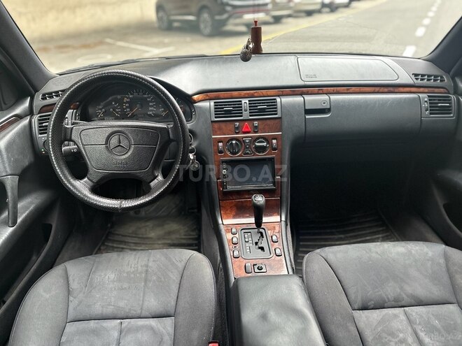 Mercedes E 220 d 1997, 260,410 km - 2.2 l - Bakı