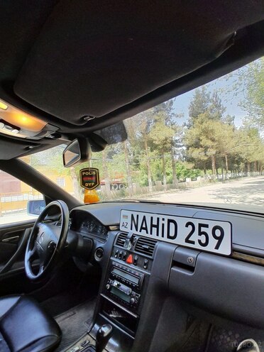 Mercedes E 320 1998, 300,000 km - 3.2 l - Beyləqan
