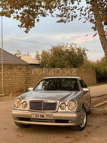 Mercedes E 320 1998, 300,000 km - 3.2 l - Beyləqan