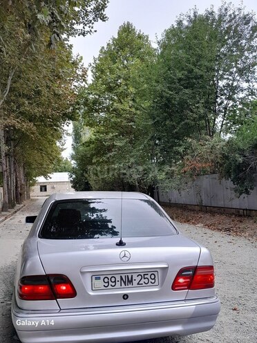 Mercedes E 320 1998, 300,000 km - 3.2 l - Beyləqan