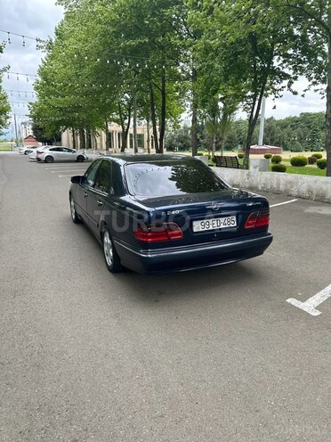 Mercedes E 240 2001, 245,636 km - 2.4 l - Masallı