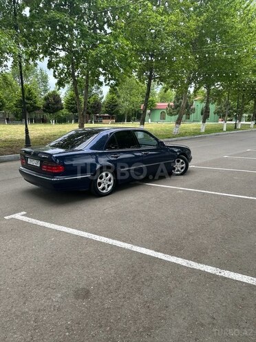 Mercedes E 240 2001, 245,636 km - 2.4 l - Masallı