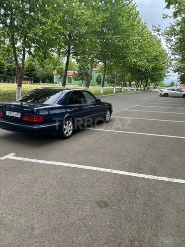 Mercedes E 240 2001, 245,636 km - 2.4 l - Masallı