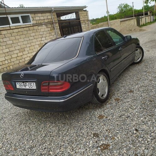 Mercedes E 240 1999, 295,000 km - 2.4 л - Xudat