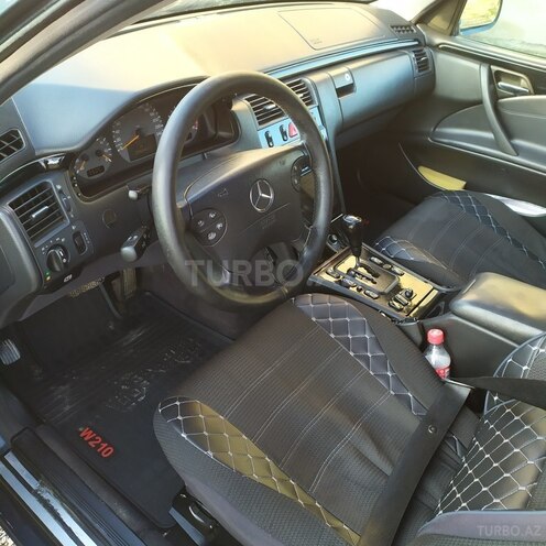 Mercedes E 240 1999, 295,000 km - 2.4 л - Xudat