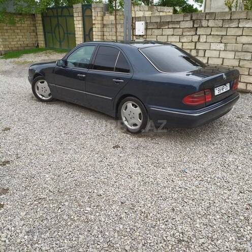 Mercedes E 240 1999, 295,000 km - 2.4 л - Xudat