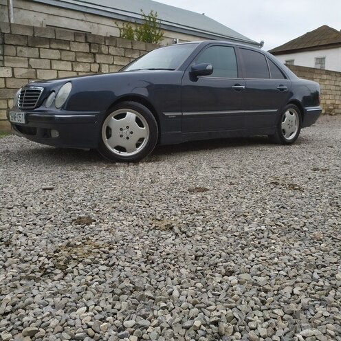 Mercedes E 240 1999, 295,000 km - 2.4 л - Xudat
