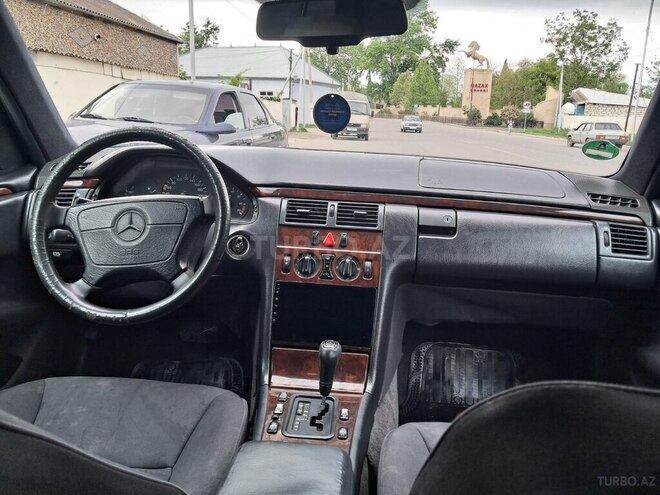 Mercedes C 230 1997, 123,800 km - 2.3 l - Qazax