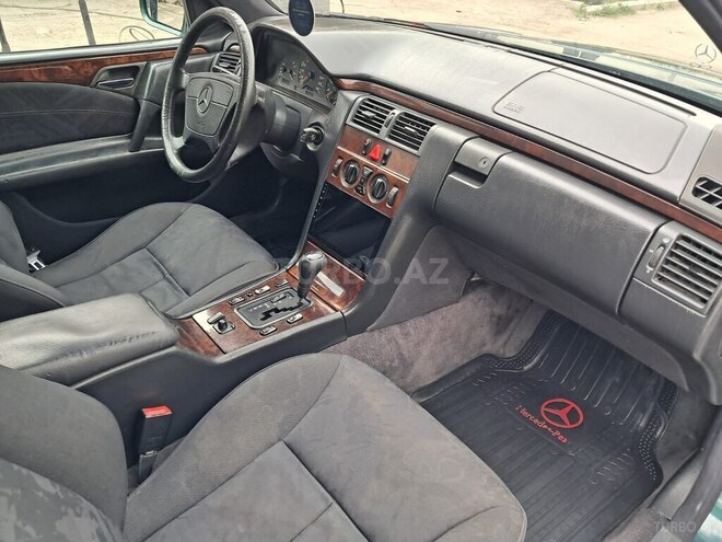 Mercedes C 230 1997, 123,800 km - 2.3 l - Qazax