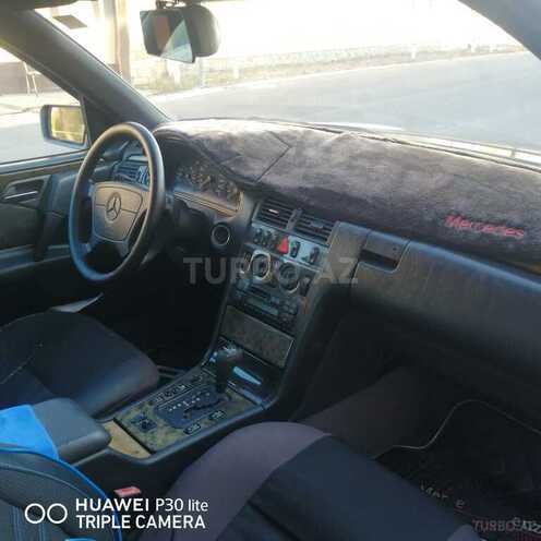 Mercedes E 240 1998, 302,068 km - 2.4 l - Şəmkir