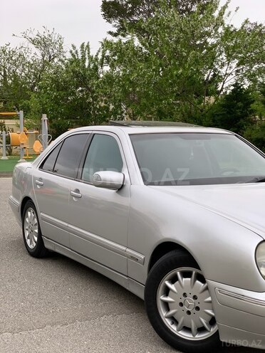Mercedes E 240 1999, 382,000 km - 2.4 l - Bakı