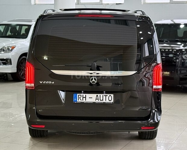 Mercedes V 220-5