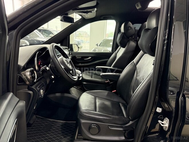 Mercedes V 220-7