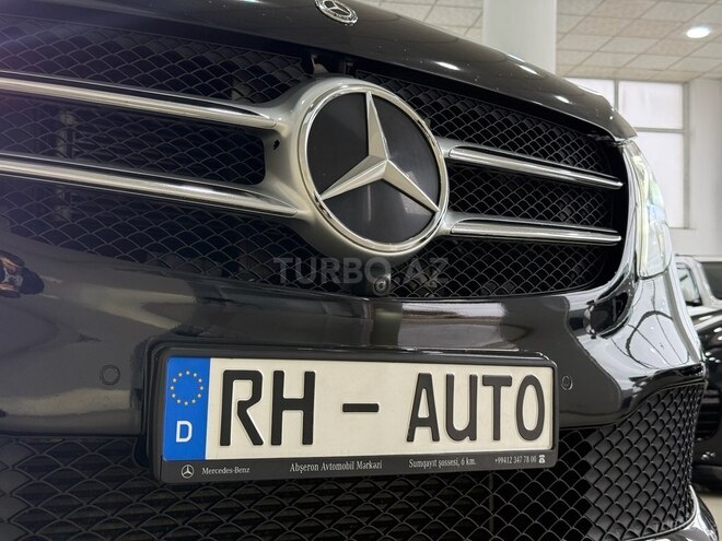 Mercedes V 220-22