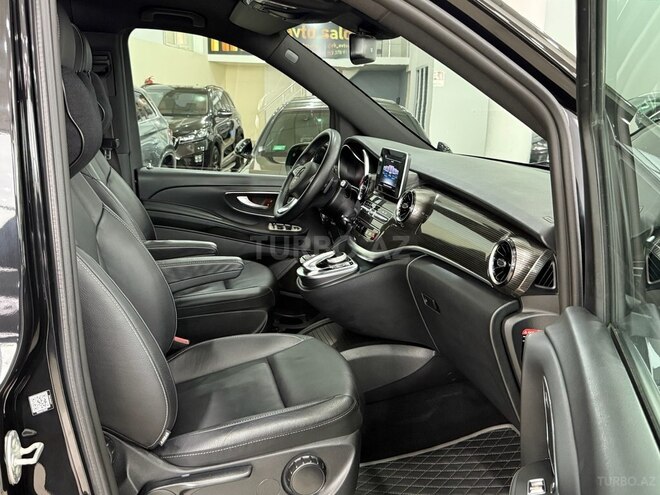 Mercedes V 220-9