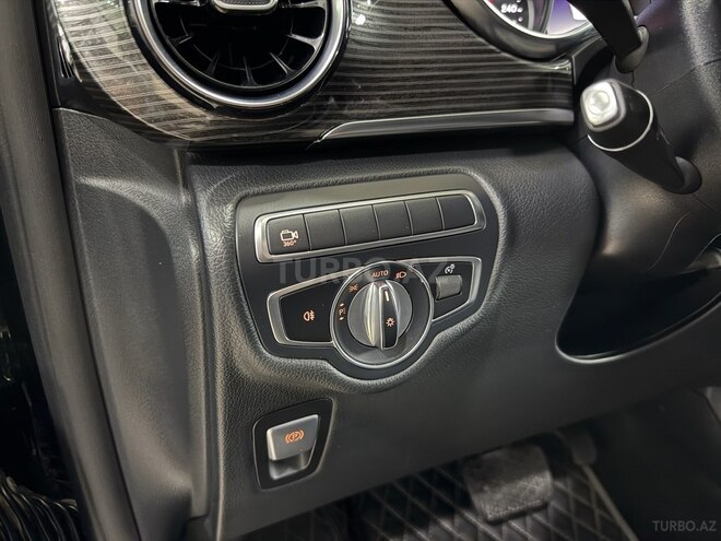 Mercedes V 220-26