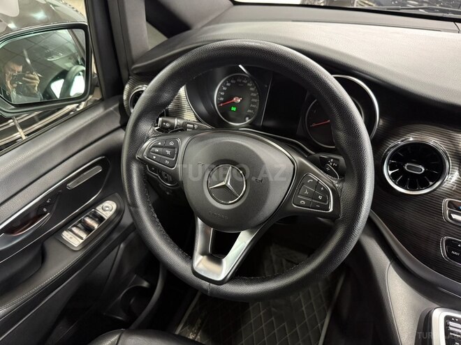 Mercedes V 220-10