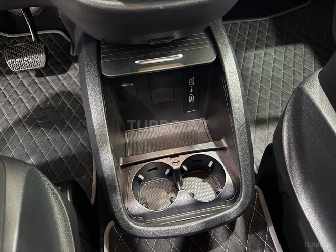 Mercedes V 220-16