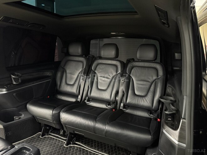 Mercedes V 220-13