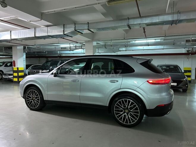 Porsche Cayenne-5
