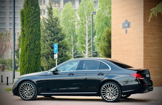 Mercedes E 220 d-4