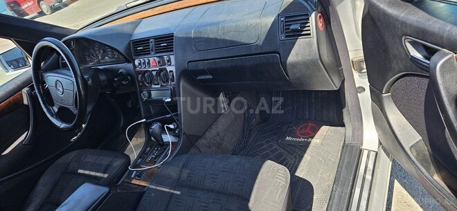 Mercedes C 240 1999, 324,567 km - 2.4 л - Tovuz