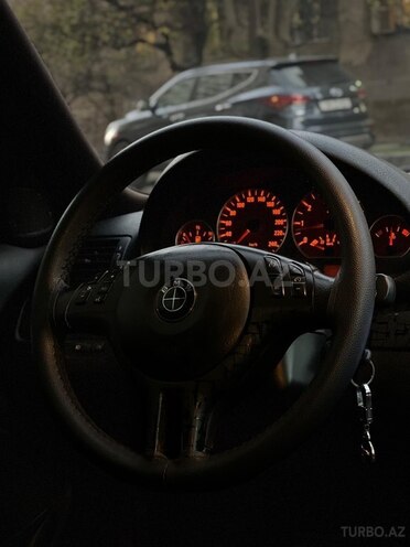 BMW 325 2003, 318,000 km - 2.5 l - Bakı
