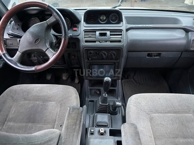 Mitsubishi Pajero 1992, 250,000 km - 2.5 l - Qusar
