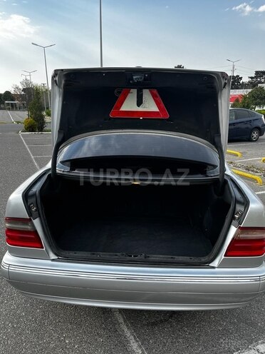 Mercedes E 240 2001, 370,149 km - 2.4 l - Bakı