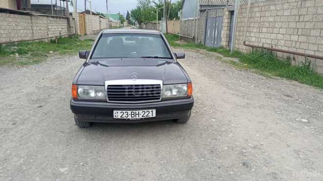 Mercedes 190 1992, 950,000 km - 2.0 l - Yevlax