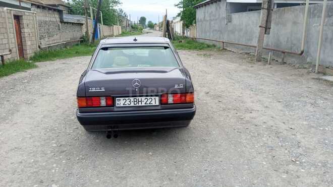 Mercedes 190 1992, 950,000 km - 2.0 l - Yevlax