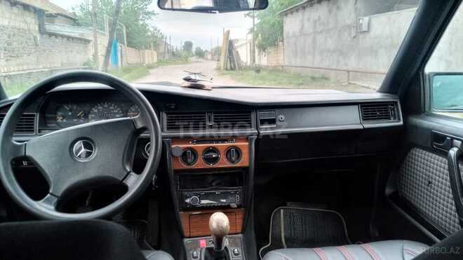 Mercedes 190 1992, 950,000 km - 2.0 l - Yevlax