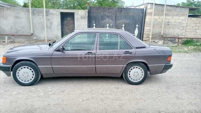 Mercedes 190 1992, 950,000 km - 2.0 l - Yevlax