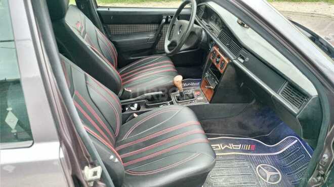 Mercedes 190 1992, 950,000 km - 2.0 l - Yevlax