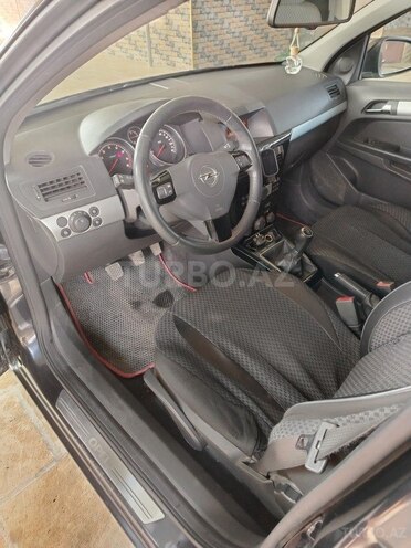 Opel Astra 2010, 203,898 km - 1.4 l - Salyan